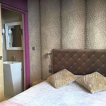 Du Commerce Szálloda 3*